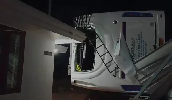 Tourist bus overturns in Thiruvananthapuram, 17 injured