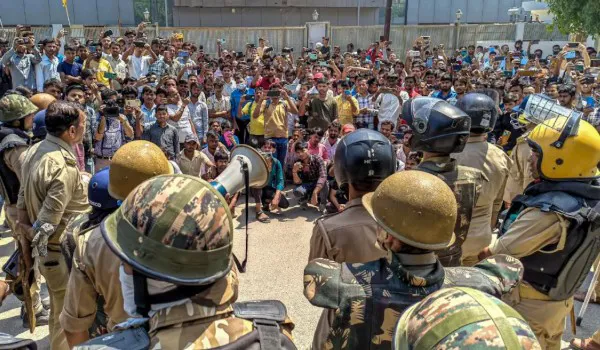 नोएडा कामगार आंदोलनामागे 'पाकिस्तान लिंक'; नियोजित कट असल्याचे उघड