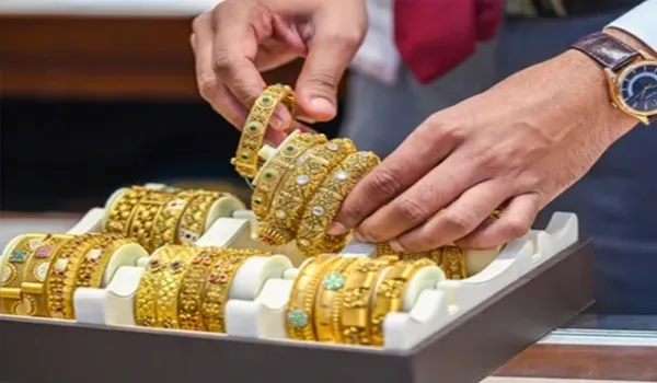 Gold Price Hike: ପୁଣି ବଢ଼ିଲା ସୁନା ଦର