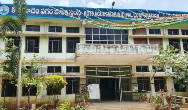 Vendors in Kothagudem allege disparities in daily market fee collection in KMC