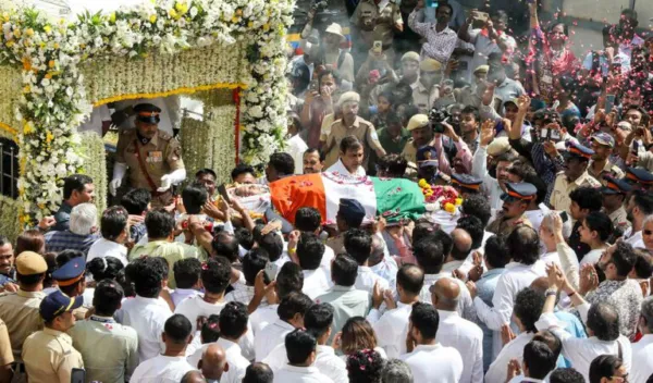 Sayonara, Asha Tai: Legendary singer cremated with full State honours at Mumbai's Shivaji Park