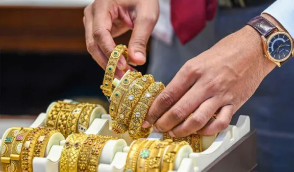 Gold falls Rs 1,800, silver slumps amid strong dollar, oil surge