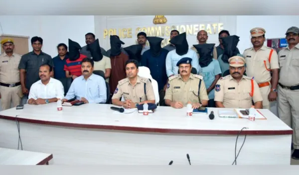 Fake currency and 1:3 exchange scam uncovered in Warangal, eight held