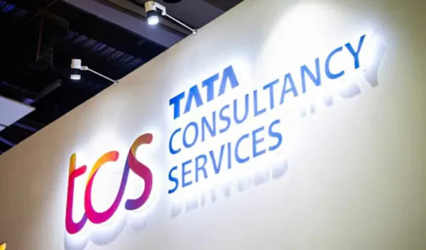 Fadnavis vows to bust 'module' in TCS Nashik harassment case