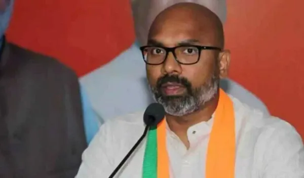 Arvind stokes controversy over Modi's 'Mujh Se Hi Jodo' remark in Telangana