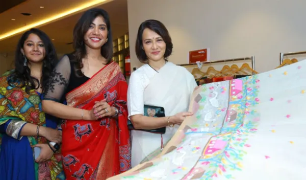Amala Akkineni inaugurates Evwaah Weavers exhibition in Hyderabad