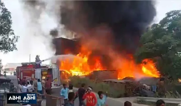 ऊना के लाल सिंघी में भीषण आग, 40 के करीब झुग्गियां जलकर राख
