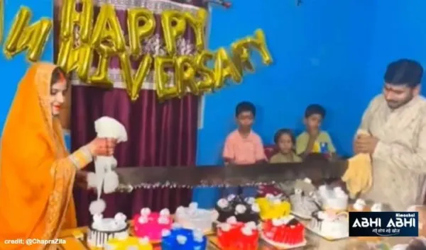 शादी की सालगिरह पर इस कपल ने खास अंदाज में काटा केक, आप भी देखें