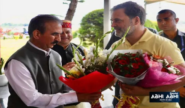 Rahul Gandhi हिमाचल में पार्टी के जिलाध्यक्षों को दे रहे ट्रेनिंग, वापसी से पहले जिलाध्यक्षों के परिजनों संग सेल्फी