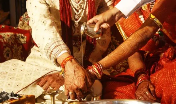 According to astrology, know these rules and regulations for sitting husband and wife together