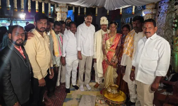 వివాహ వేడుకలకు హాజరైన మాజీ ఎమ్మెల్యే