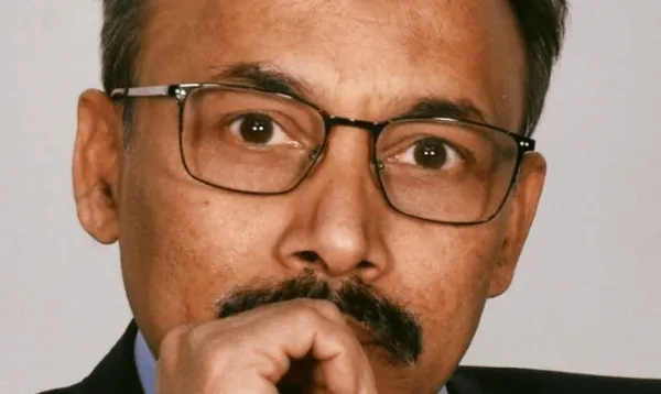 مدارس کو ہندی میڈیم میں تبدیل کرنا ضروری !