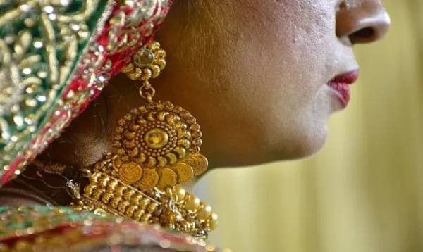 दुल्हन ने शादी की रात सेक्स सेˈ किया इनकार, दूल्हा बोलाः लडकी नही ये तो.मची खलबलीˌ