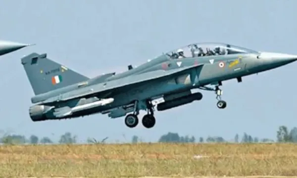 भारताने बनवलेले तेजस विमान खरेदी करण्यास अनेक देश उत्सुक