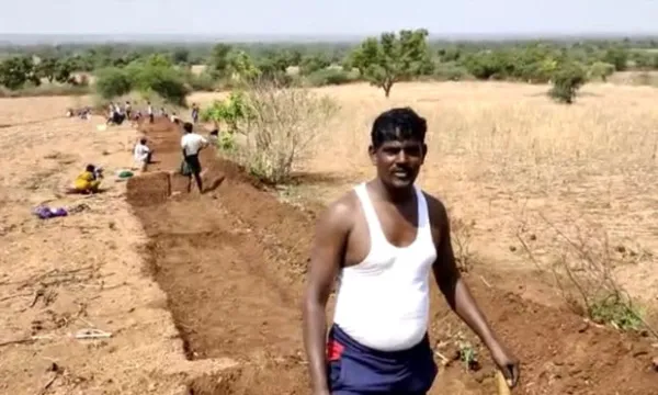 ಉದ್ಯೋಗ ನುಂಗಿದ ಕೋವಿಡ್ ! ಪದವೀಧರನ ಬದುಕಿಗೆ ಖಾತ್ರಿ ಆಸರೆ