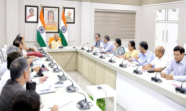 औद्योगिक विकास के लिए मिशन मोड में पूरा कराएं इंफ्रास्ट्रक्चर परियोजनाएं: मुख्यमंत्री