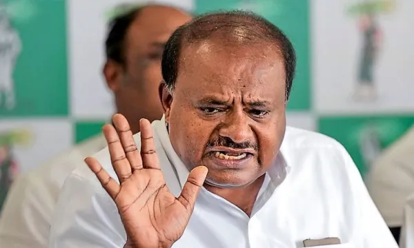 ಯಾರಪ್ಪನ ಮನೆಯಿಂದ ಗ್ಯಾರಂಟಿ ಕೊಡ್ತಿದ್ದಾರೆ?: ಕಾಂಗ್ರೆಸ್ ವಿರುದ್ಧ ಹೆಚ್‌ಡಿಕೆ ಆಕ್ರೋಶ