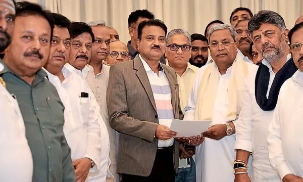 Siddaramaiah submits resignation to Governor's Secretary