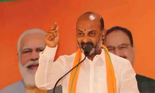 బండి సంజయ్ను దెబ్బకొడితే బీజేపీ ఇక కోలుకోదా?