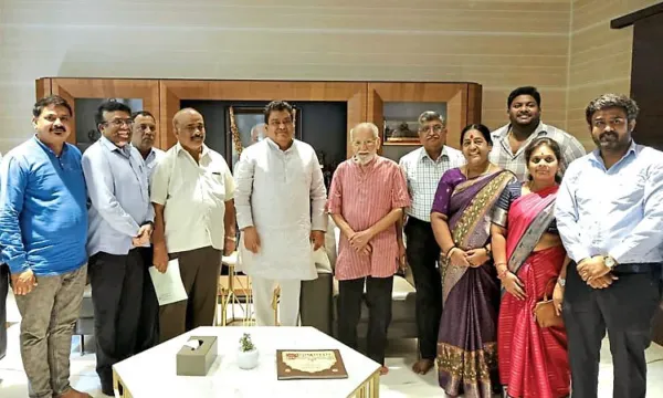 ಕೆ.ಎಸ್.ಡಿ.ಎಲ್ ಸಾಧನೆ: ಸಚಿವ ಎಂ ಬಿ ಪಾಟೀಲರಿಗೆ ಕಾರ್ಮಿಕರ ಸಂಘದ ಅಭಿನಂದನೆ