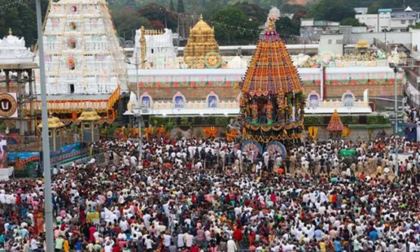 తిరుమలకు పోటెత్తిన భక్తులు..