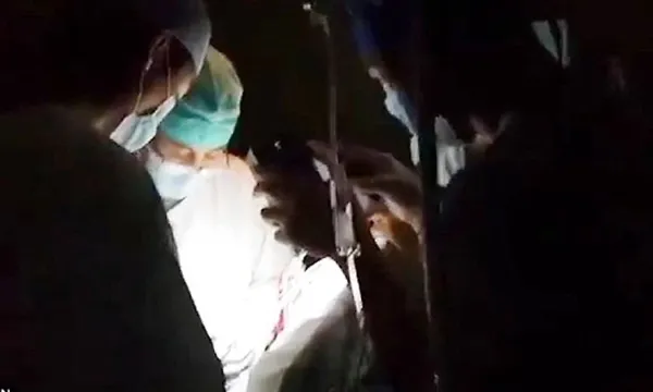 Delivery conducted using mobile torchlight; mother and newborn die - what happened?