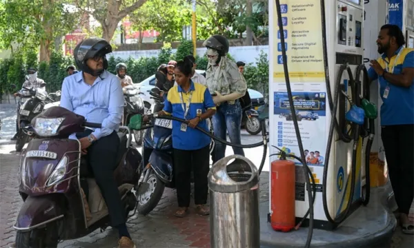 మళ్లీ పెరిగిన పెట్రోల్ ధరలు!
