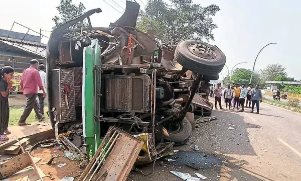 Private bus overturns after hitting divider in Shikaripura, over 20 injured