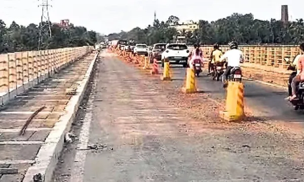 Kundapura: Slow pace of Tallur old bridge repairs causes traffic woes