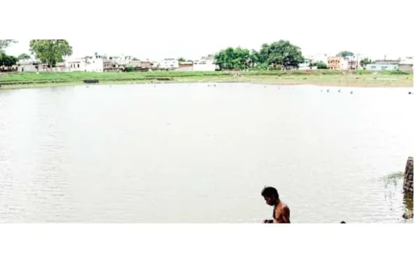 सलोना गांव तालाब का गाद निकालना जरुरी