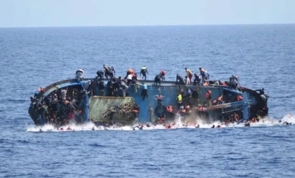 روہنگیا مہاجرین کی کشتی سمندر میں الٹ گئی - بنگلہ دیش سے ملائیشیا جانے والے 250 افراد لاپتہ، بچوں سمیت کئی زندگیاں داؤ پر