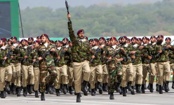 ایران کشیدگی کے بیچ پاکستان نے 8 ہزار فوجی سعودی عرب روانہ کردیے