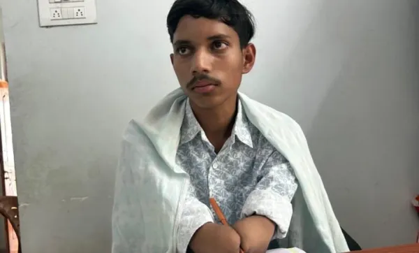 تلنگانہ کے عادل آباد میں معذوری کے باوجود ایس ایس سی میں نمایاں کامیابی، ایم ایل اے کی طالب علم کو مبارکباد