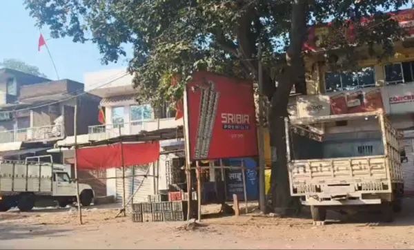 लातेहार में बवाल! 18 लोगों पर FIR के विरोध में बाजार बंद; सड़कों पर उतरा समाज, दी बड़े आंदोलन की चेतावनी