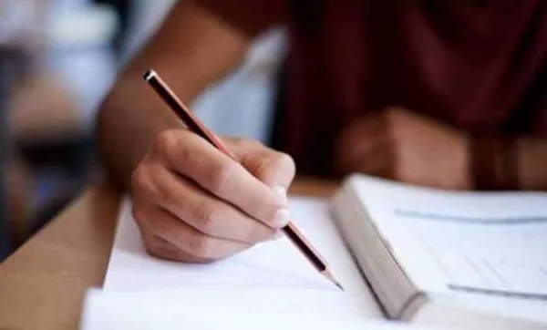 अब 12वीं की परीक्षा कागज पर नहीं होगी?