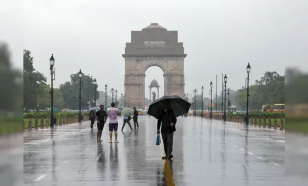 दिल्ली-NCR में झमाझम बारिश, मौसम हुआ सुहावना और गर्मी से मिली राहत