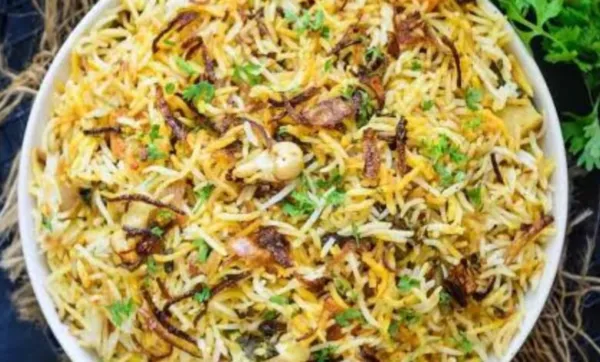 ویج بریانی میں چکن کے ٹکڑے سویگی کے ایم ڈی اور عملہ کے خلاف ناقابلِ ضمانت وارنٹ جاری