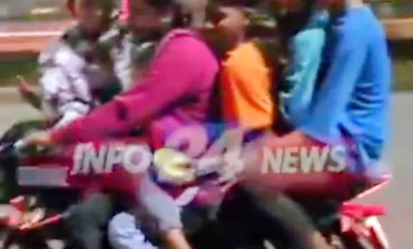 ایک ہی موٹر سائیکل پر اسٹنٹس کرتے جارہے تھے 5 نوجوان ۔ حیدرآباد پولیس نے کرلیا گرفتار