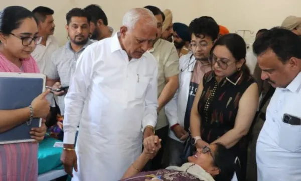 शादी में खाना खाने के बाद कई लोग बीमार, मंत्री बरिंदर कुमार गोयल ने किया अस्पताल का दौरा