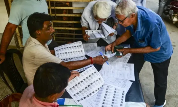 पश्चिम बंगाल चुनाव: जिलावार नई वोटर लिस्ट जारी, 90 लाख से ज्यादा नाम हटाए गए
