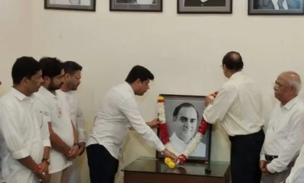 दहशतवाद विरोधी दिनानिमित्त राजीव गांधींना अभिवादन