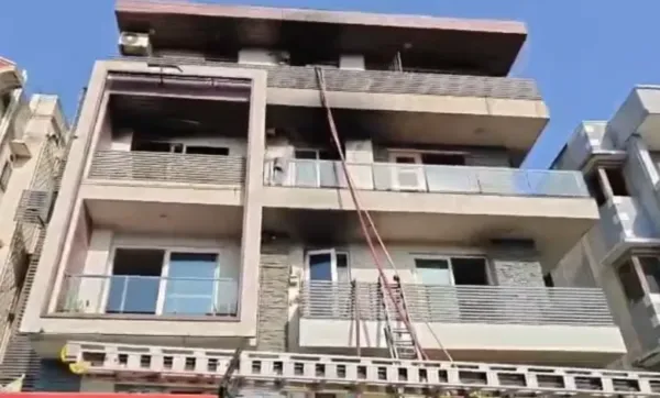 दिल्ली के विवेक विहार में दर्दनाक आग हादसा: 6 फ्लैट जलकर राख, 9 लोगों की मौत, कई घायल