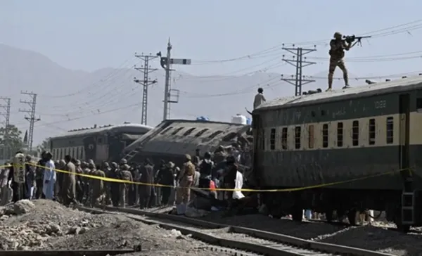 بلوچستان کے کوئٹہ میں ٹرین پر خودکش حملہ،27فوجی افسر ہلاک،131سے زیادہ زخمی