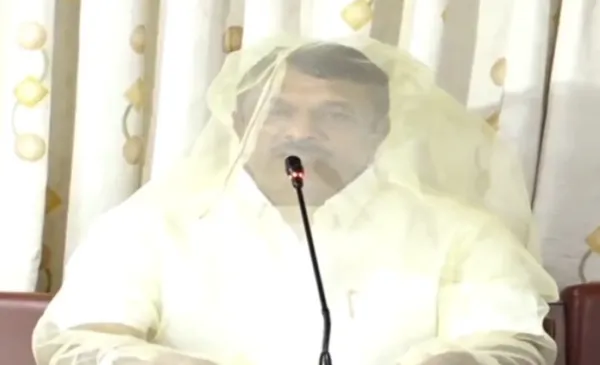 దోమల బెడద..ఎమ్మెల్యే వినూత్న నిరసన