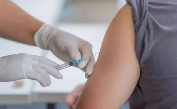 जगातील सर्वांत मोठा अभ्यास; लसीमुळे संसर्ग, मृत्यूदर लक्षणीय घटला