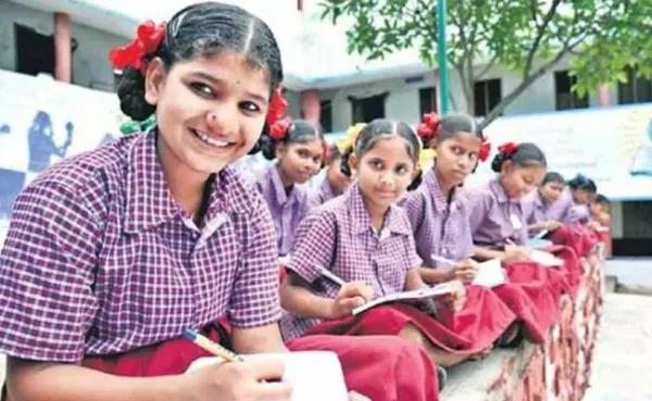 బ్రేకింగ్ న్యూస్‌:పాఠశాలల్లో సర్విసులను ఆన్‌లైన్‌లో అందించే యోచన ....కసరత్తు చేస్తున్న  విద్యాశాఖ