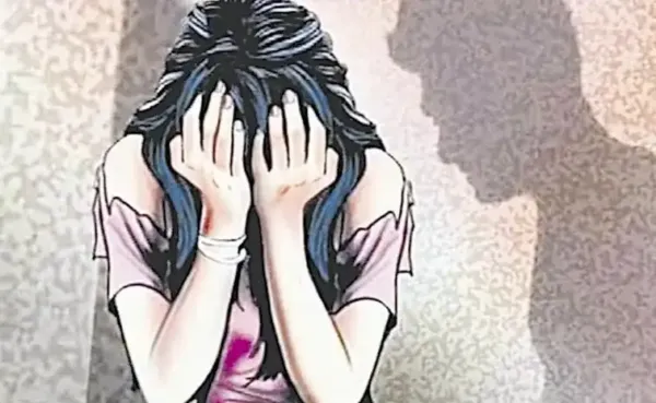 వివాహితను వేధించిన యువకుడికి గ్రామస్థుల వినూత్న శిక్ష!