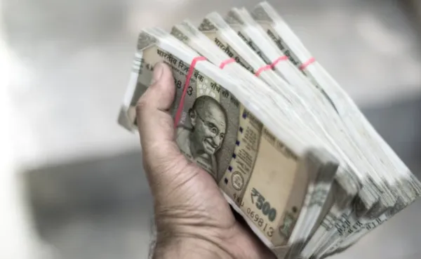 गुजरातच्या दाहोदमध्ये कारमध्ये सापडले २.५६ कोटी रोख