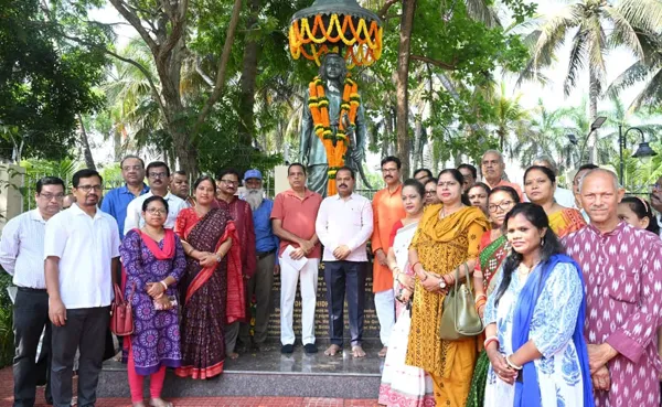ମହାନ ବିପ୍ଳବୀ ଧରଣୀଧର ନାଏକ (ଭୂୟାଁ)ଙ୍କ ଜୟନ୍ତୀରେ ମାଲ୍ୟାର୍ପଣ ଓ ଶ୍ରଦ୍ଧାଞ୍ଜଳି