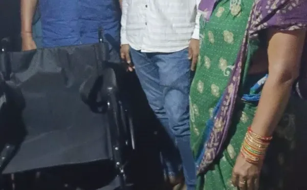 ପକ୍ଷଘାତ ରୋଗୀକୁ ଟ୍ରାଇ ସାଇକେଲ ପ୍ରଦାନ